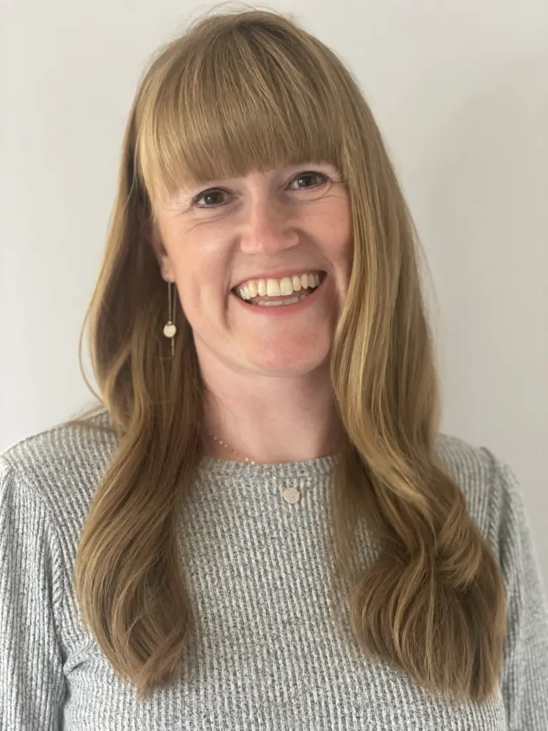 kath-profile-pic-2-kath-holmes